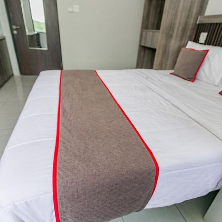 Hotel O Apartment Riverdale Cikarang Near Sgc Mall Bekasi Exterior photo
