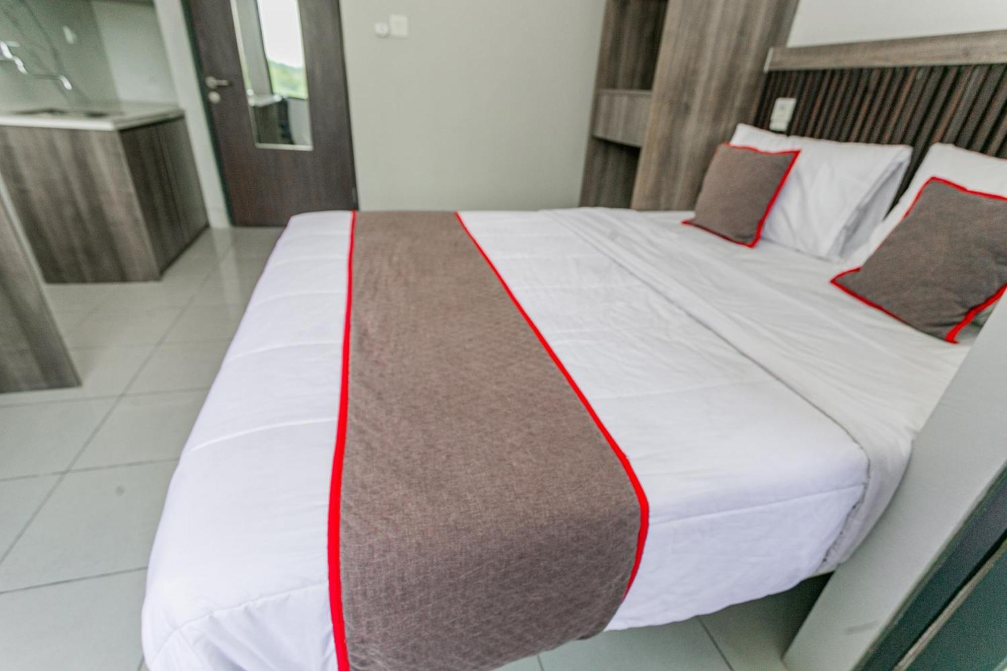 Hotel O Apartment Riverdale Cikarang Near Sgc Mall Bekasi Exterior photo