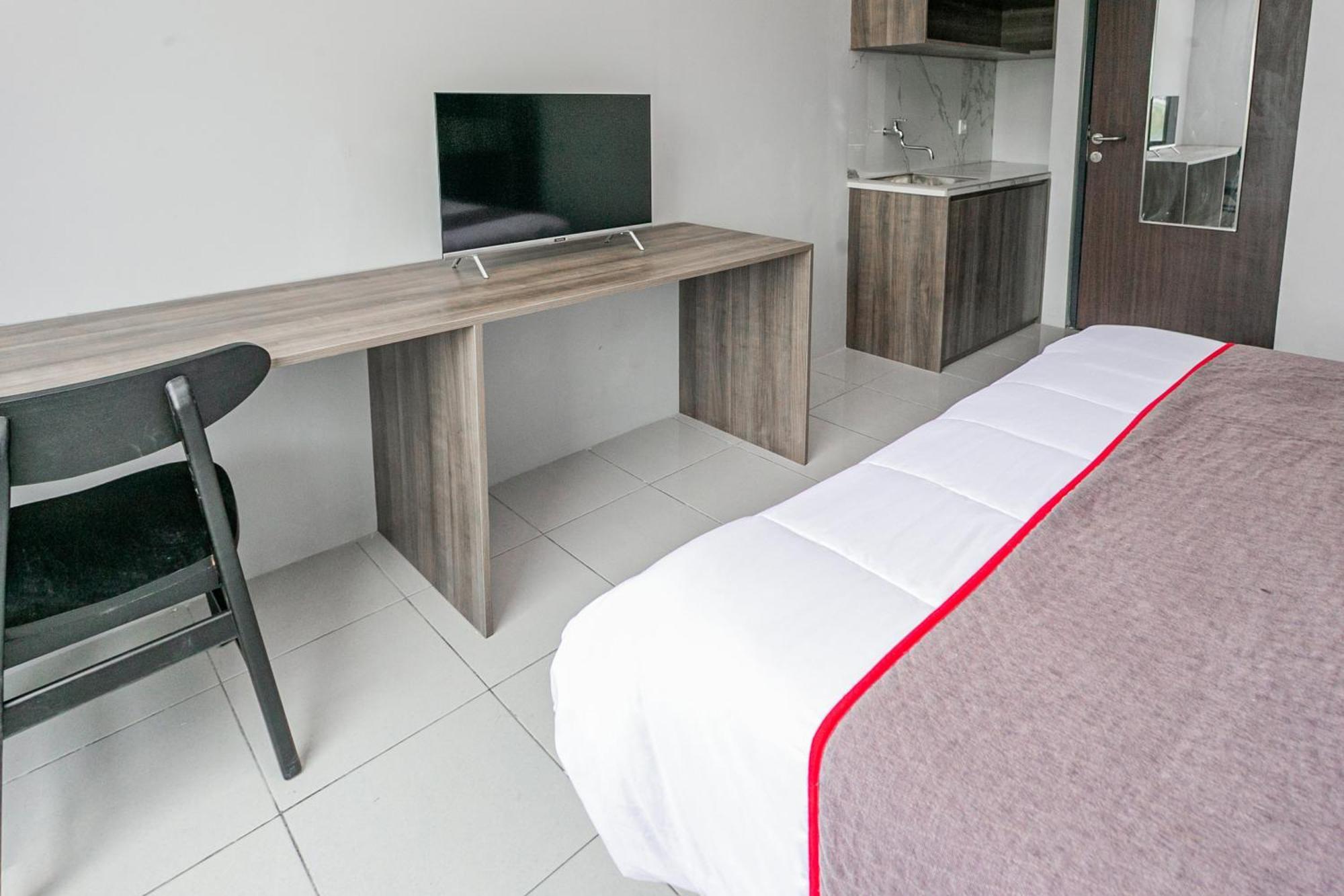 Hotel O Apartment Riverdale Cikarang Near Sgc Mall Bekasi Exterior photo